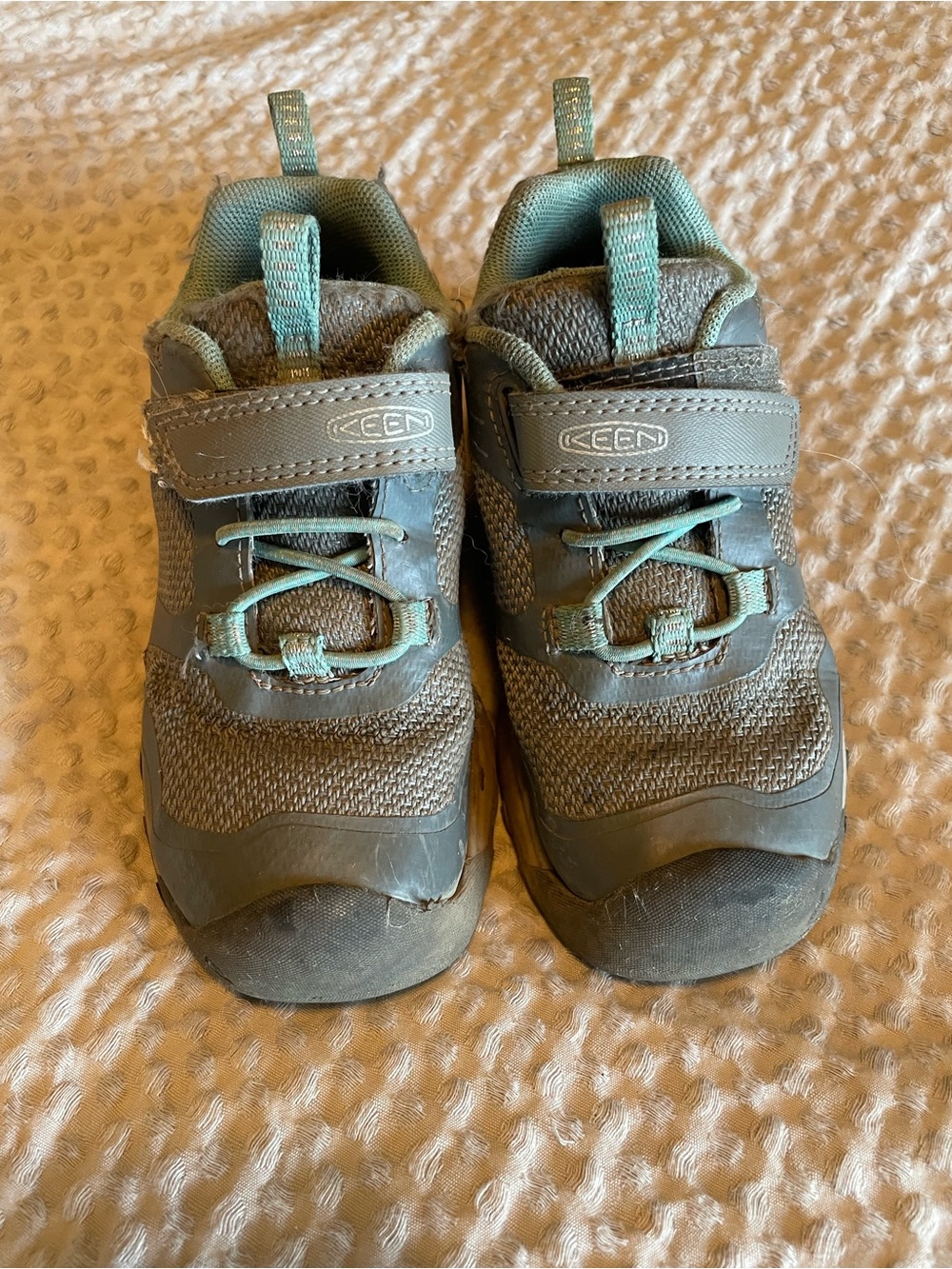 KEEN Wanduro Low Waterproof Hiking Shoes Kids Size 9 Gray Aqua